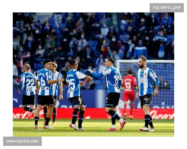 巴拿马队埃贝特精准分球 埃雷拉单刀机会被对方门将扑出